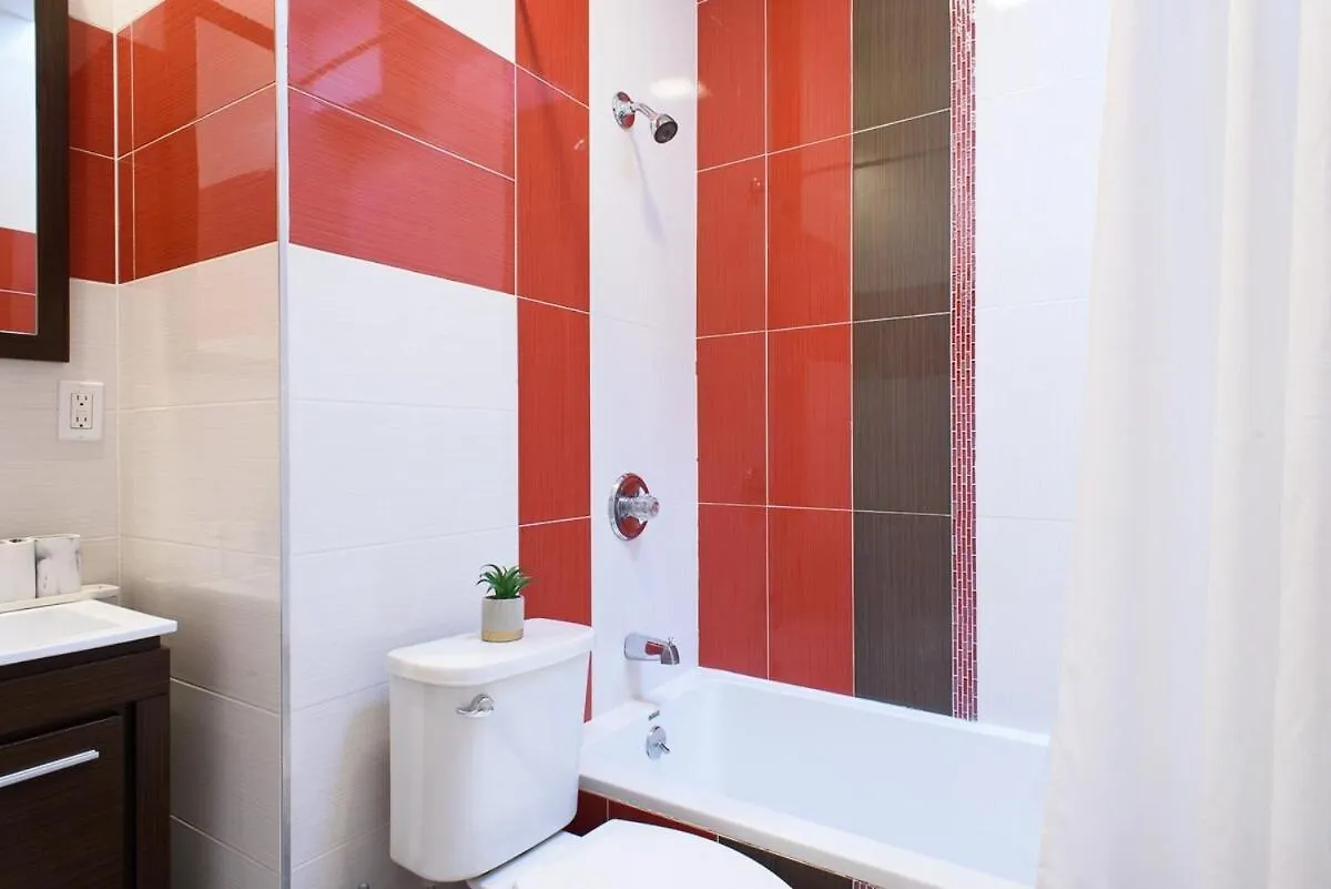 24-17 Renovated Studio Prime Location Wd New York