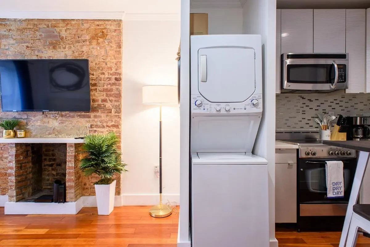 24-17 Renovated Studio Prime Location Wd New York