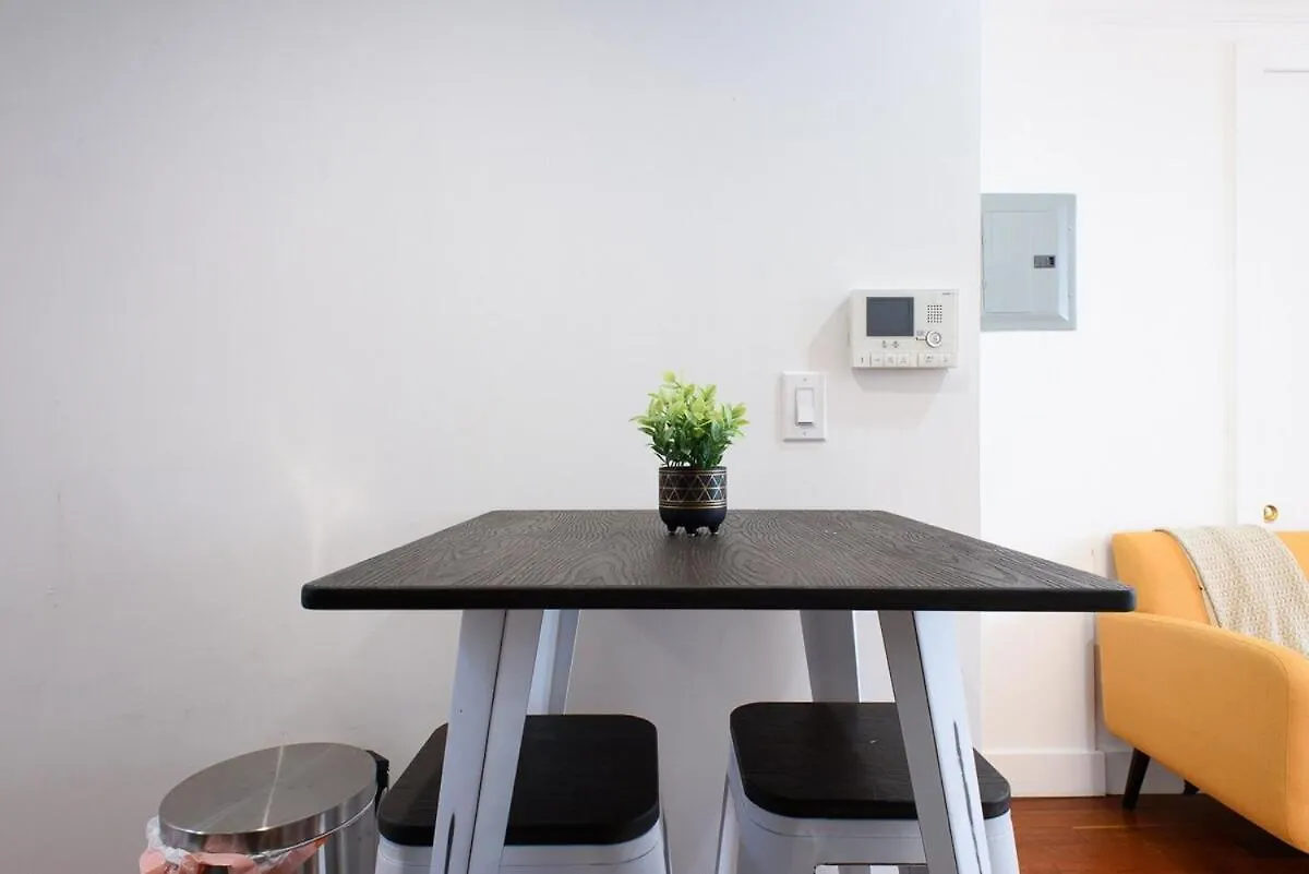 24-17 Renovated Studio Prime Location Wd New York United States