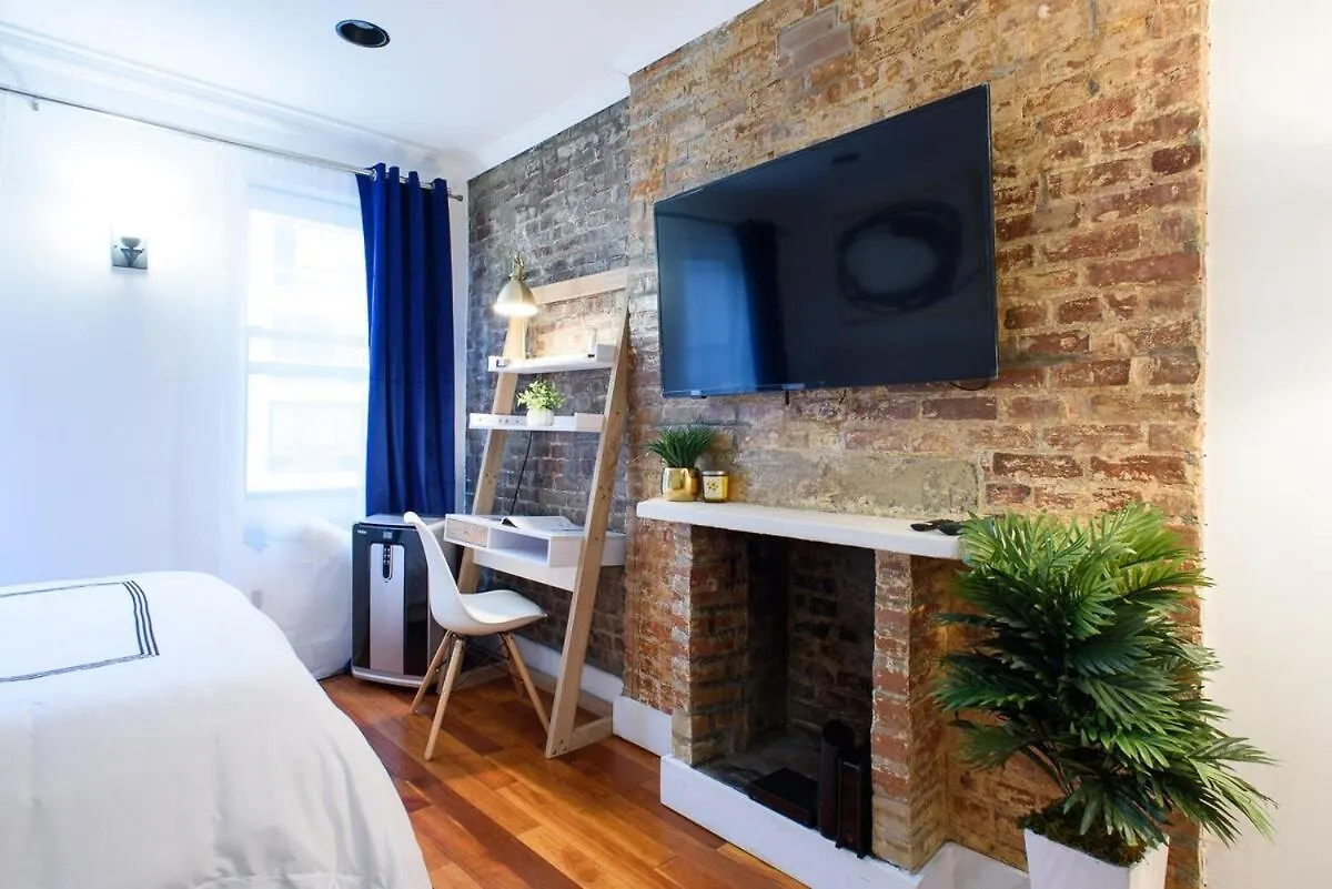 24-17 Renovated Studio Prime Location Wd New York Apartment